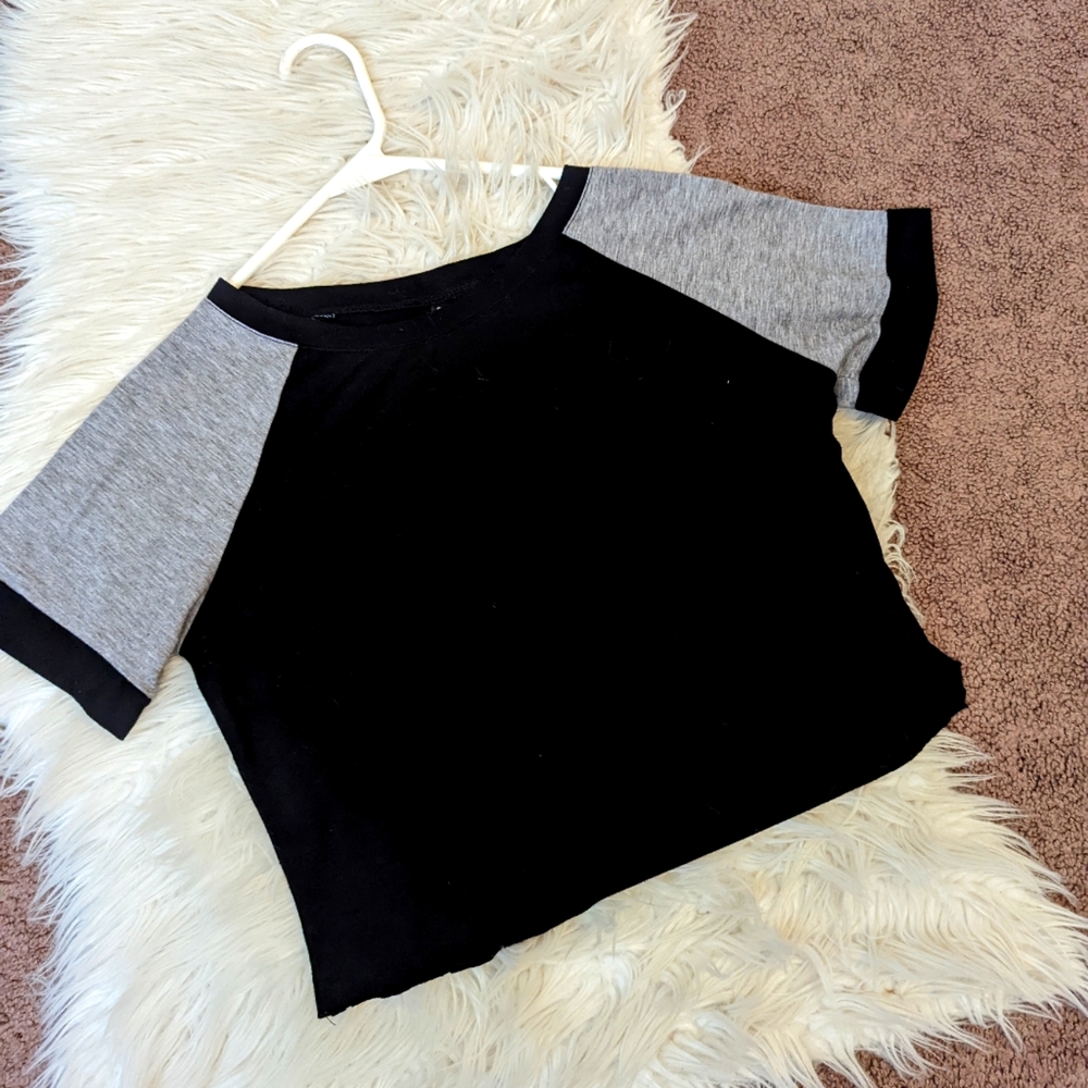 Black Tshirt, cropped